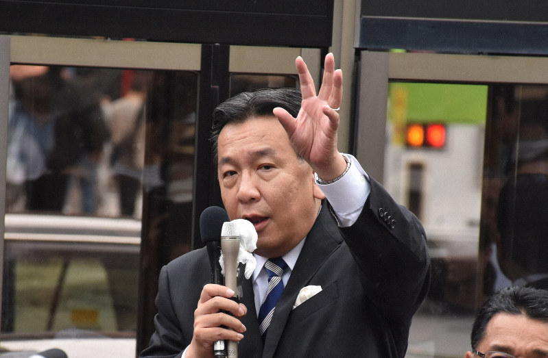 街頭演説する立憲民主党の枝野幸男代表=須藤孝撮影