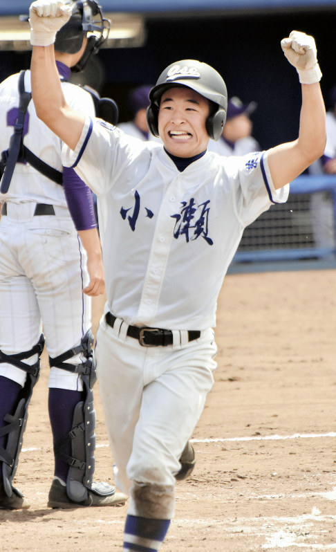 【小瀬-鹿島】七回表小瀬2死満塁、三木拓の左前適時打で三走の安藤が生還=ノーブルホームスタジアム水戸で