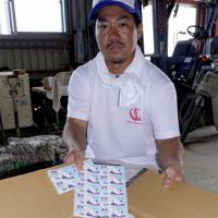 出荷されるトルコナスと清水さん