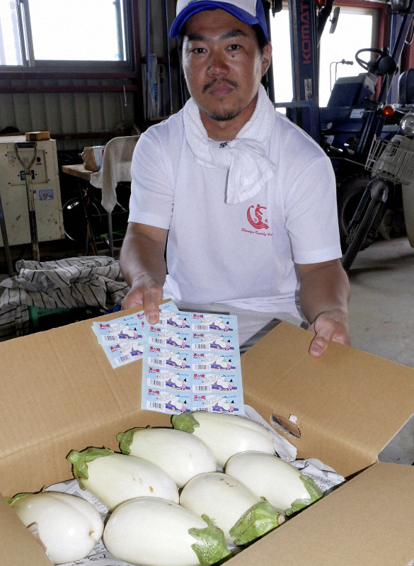 出荷されるトルコナスと清水さん
