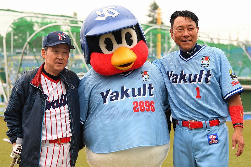 代打ノムさんに恐れなして?申告敬遠「打ちたかったね」 ヤクルトOB戦 