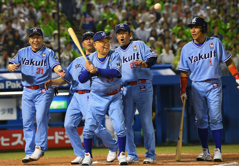 代打ノムさんに恐れなして?申告敬遠「打ちたかったね」 ヤクルトOB戦