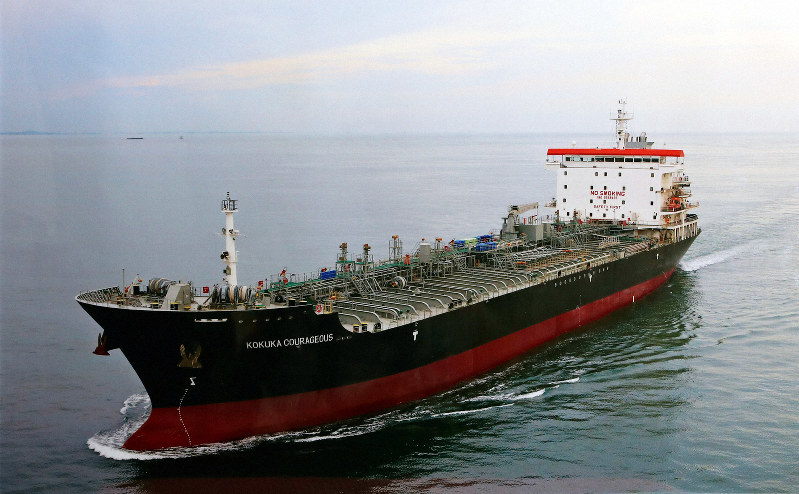 ホルムズ海峡付近で攻撃を受けた国華産業のタンカー=同社提供