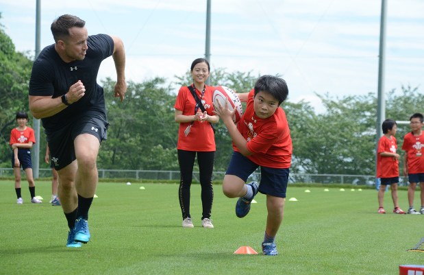 ラグビークリニック:楽しいよ 元代表選手らが児童指導 別府