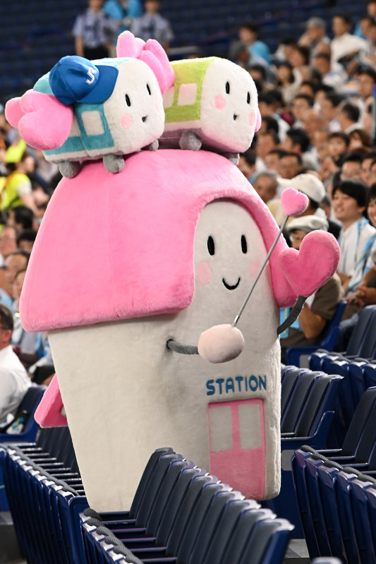 確認用‼️‼️7月末まで JR四国しか勝たん です‼️‼️ JR四国（高松市）の応援団（2回戦） [写真特集18/28] | 毎日新聞