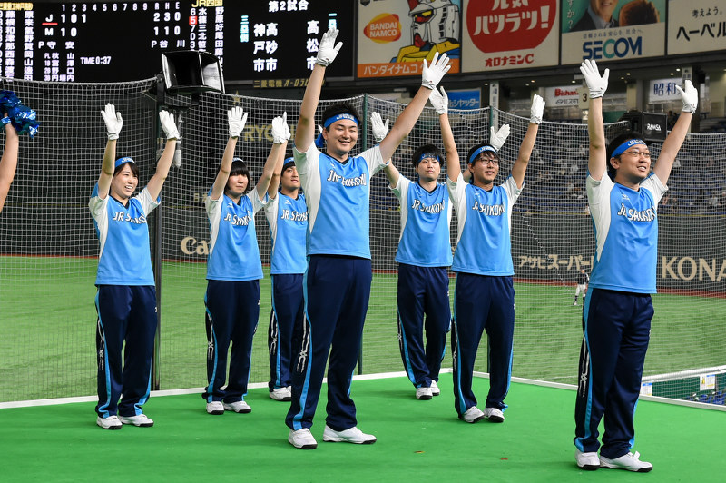 JR四国（高松市）の応援団（2回戦） [写真特集32/28] | 毎日新聞