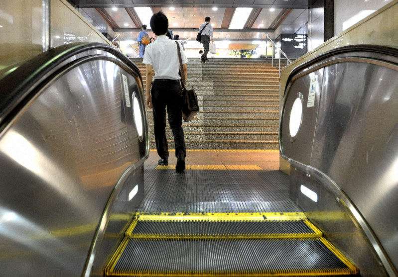 博多駅名物 不便なエスカレーター 解消へ 年度内に着工 毎日新聞