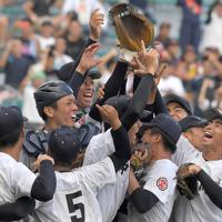 高校野球：沖縄尚学 5年ぶり8回目甲子園出場決める 興南に勝利