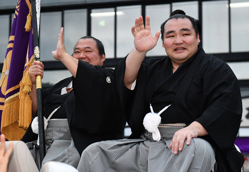 名古屋場所優勝の鶴竜 一夜明け 良い目覚めだった 毎日新聞
