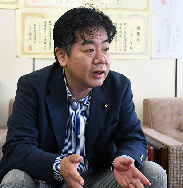 参院選2019：「徳島・高知」選挙区 三木氏、経済再生に意欲 高野氏「社会保障政策を」 当選から一夜 ／徳島 毎日新聞