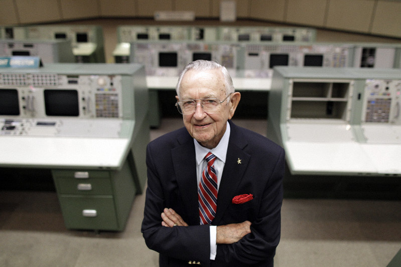 Chris Kraft, 1st flight director for NASA, dies at 95 The Mainichi