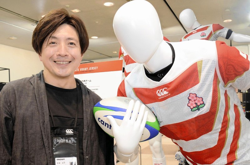 ラグビーW杯日本代表のジャージーの開発責任者を務めた石塚さん