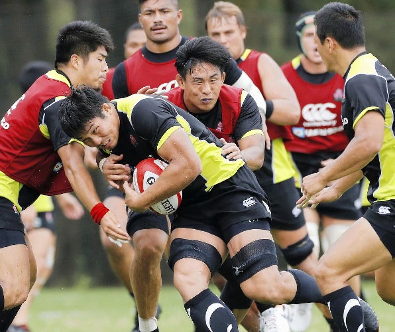 ラグビー日本代表の宮崎合宿では実戦形式の激しい練習が繰り返された