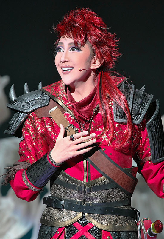 夢 華やかに タカラヅカ 紅ゆずる 綺咲愛里サヨナラ公演 料理と恋 情熱燃やし シンガポール舞台のコメディー 兵庫 毎日新聞