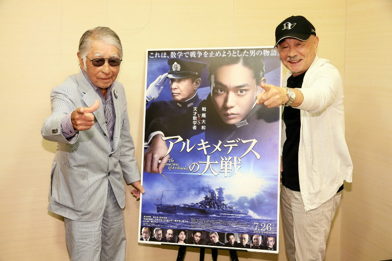 「漫画家特別試写会」終了後に、感想を話す藤子不二雄Aさん(左)と武論尊さん