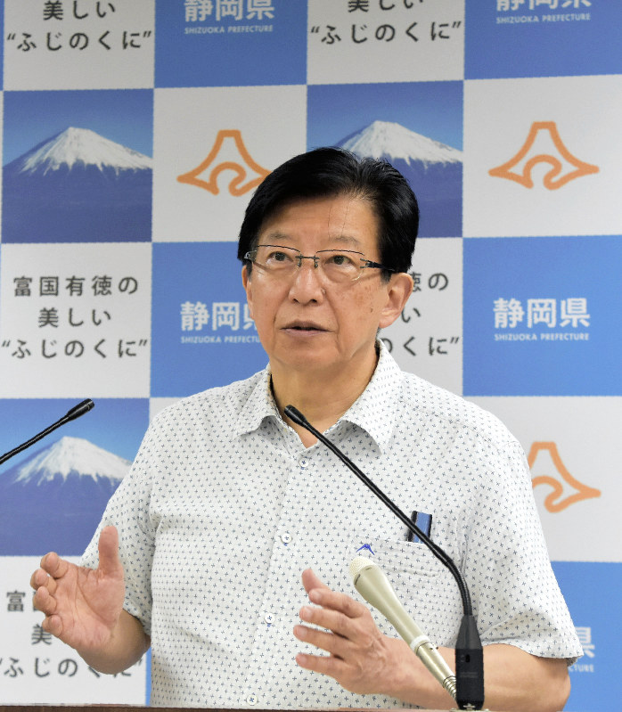 リニア建設を巡るJR東海との協議について「そう簡単に決着がつくと思っていない」と語る川勝平太知事=静岡県庁で