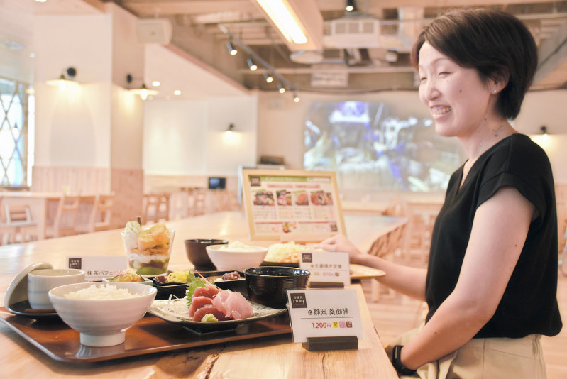 新食堂では、静岡県産の食材を使った定食などが楽しめる=静岡市葵区で