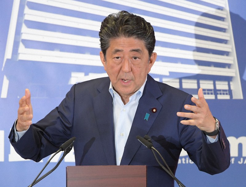 参院選の結果を受けた記者会見で質問に答える安倍晋三首相=東京都千代田区の自民党本部で2019年7月22日、川田雅浩撮影