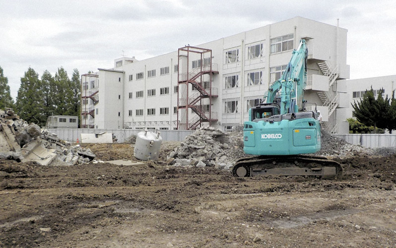 戸田翔陽高敷地内では特別支援学校建設に向けた工事が進んでいる=戸田市で、山越峰一郎撮影