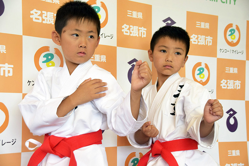 空手道 幼なじみ 狙うは同時ｖ 小１ 中村さん 山本さんが全国大会出場 三重 毎日新聞
