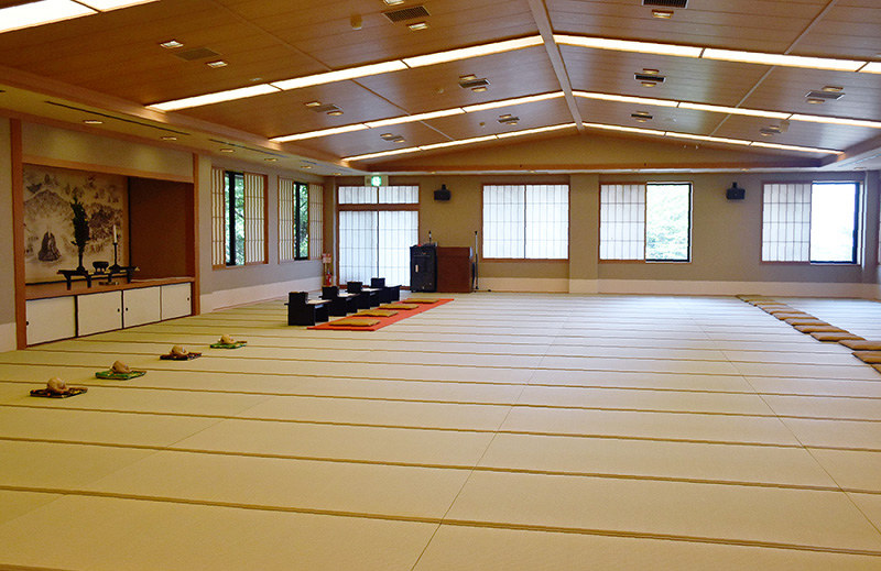 内装が一新された西教寺の研修道場の大広間=大津市坂本5で、諸隈美紗稀撮影