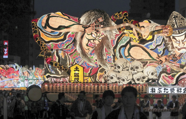 青森ねぶた祭 開幕 次々登場 鮮やかに 跳人乱舞 鈴の音響く 青森 毎日新聞 青森ねぶた祭 開幕 次々登場 鮮やかに 跳人乱舞 鈴の音響く 青森 毎日新聞