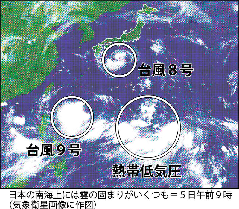 日本の南海上には雲の固まりがいくつも=5日午前9時(気象衛星画像に作図)