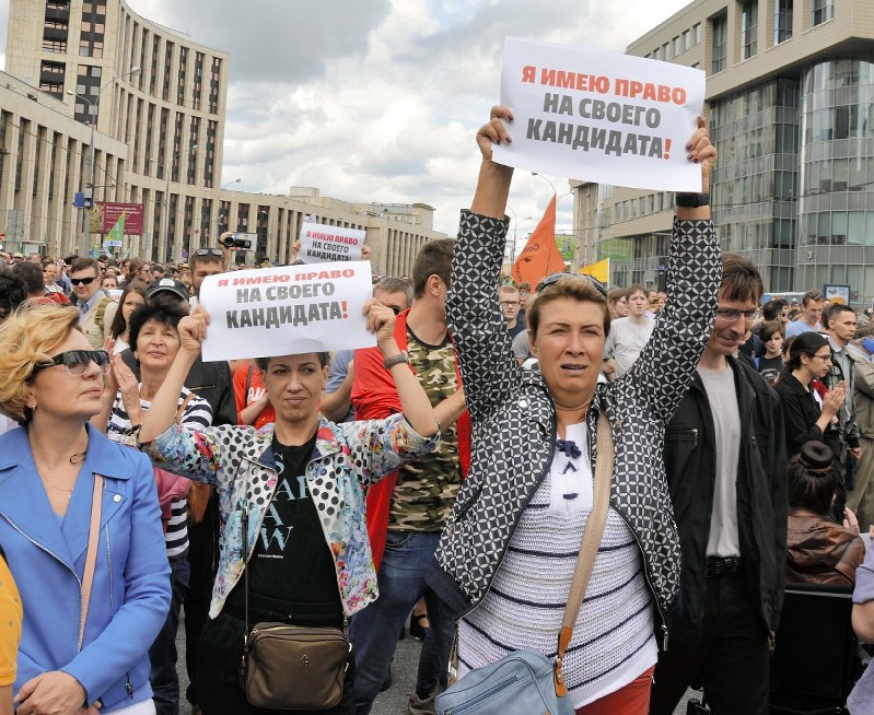 ロシア 反プーチン 広がる抗議 来月統一選 与党逆風 毎日新聞
