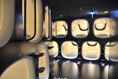 博多リバレインモールに開業するカプセルホテル「ナインアワーズ」＝福岡市博多区で2019年8月6日午後5時47分、久野洋撮影