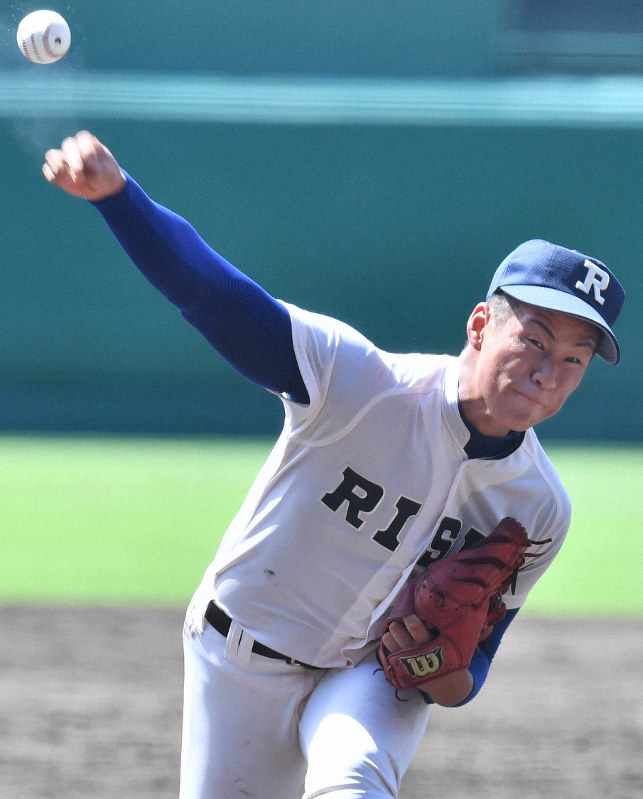 【履正社-霞ケ浦】好リリーフを見せた履正社の岩崎=阪神甲子園球場で2019年8月7日、森園道子撮影