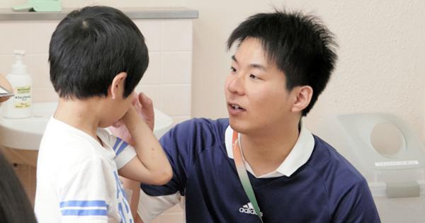 毎小ニュース 社会 保健室に男の先生 全国７８人 大規模校で活躍中 女性は４万人 毎日新聞