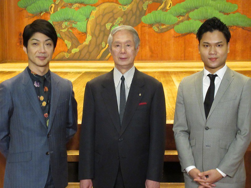 大阪城本丸薪能 かがり火のもと 幻想的に １０月１２ １４日 毎日新聞