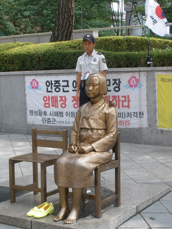 慰安婦問題の 不自由 な象徴に 平和の少女像 が攻撃される理由 毎日新聞