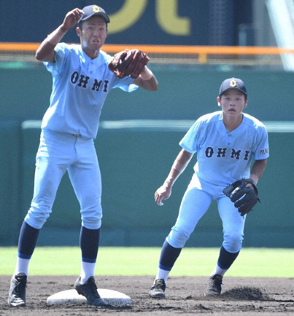 滋賀大会5試合で無失策の近江に「甲子園の魔物」 6失策で自滅 | 毎日新聞