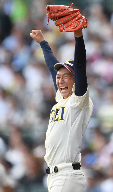 背番号1の自覚 八戸学院光星の2番手・山田踏ん張る | 毎日新聞