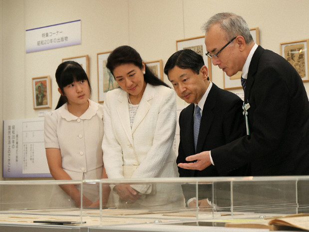 天皇 陛下 が 最初 の 沖縄 訪問 で まず 訪れ た の は