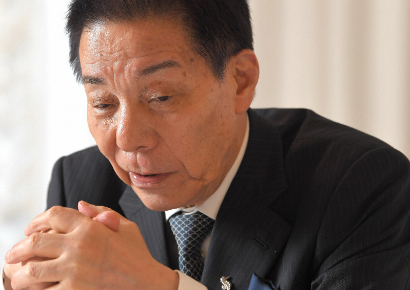 インタビューに応じる日本遺族会名誉顧問の古賀誠氏=福岡市博多区で2019年8月2日、徳野仁子撮影
