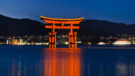 毛利元就とゆかりの深い厳島神社の大鳥居
