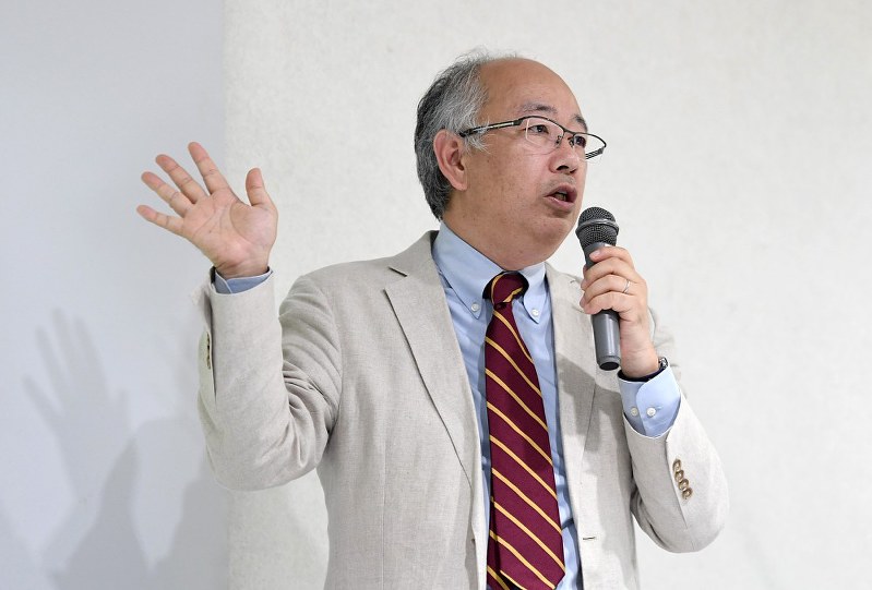 小野沢滋医師の「首都圏2040年介護危機」というタイトルのトークライブは盛会だった=東京都千代田区の毎日ホールで2019年7月31日午後6時53分、竹内紀臣撮影