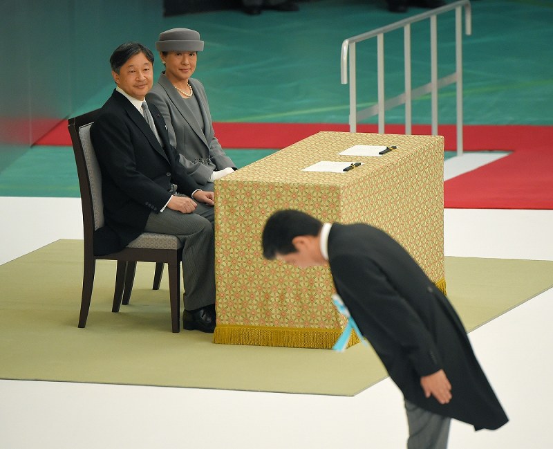 初参列の天皇陛下、上皇さまの表現引き継ぎ平和を祈念 全国戦没者追悼