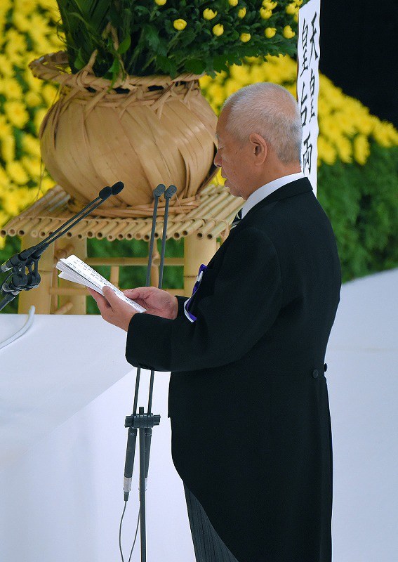 初参列の天皇陛下、上皇さまの表現引き継ぎ平和を祈念 全国戦没者追悼