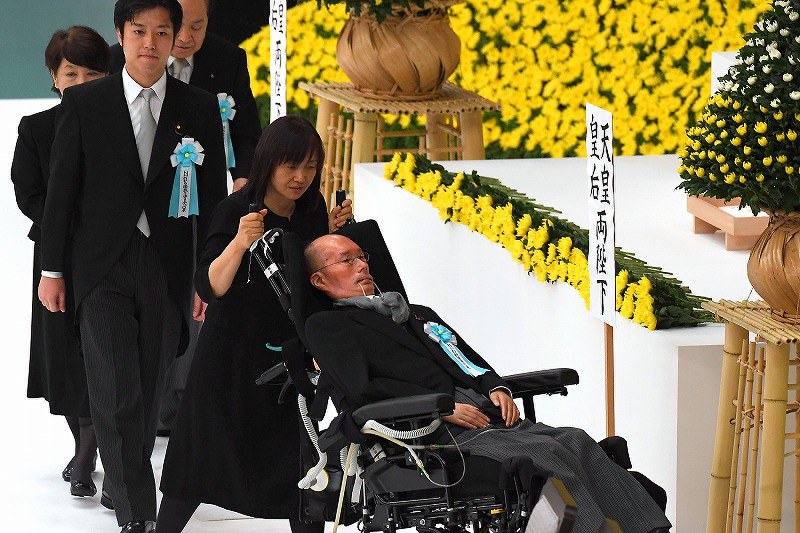 初参列の天皇陛下、上皇さまの表現引き継ぎ平和を祈念 全国戦没者追悼