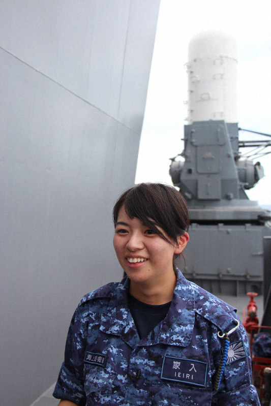 空母化する護衛艦 いずも の自衛隊員たち 中 若手隊員の思い やりがいと寂しさと メールで家族や夫と連絡 毎日新聞