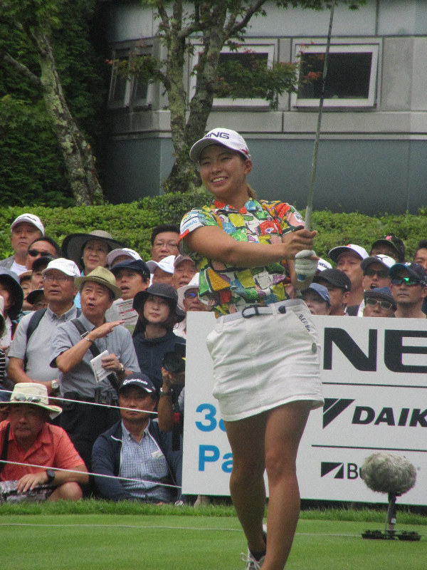 渋野日向子は1打差の3位 優勝は穴井詩 NEC軽井沢72最終ラウンド | 毎日新聞