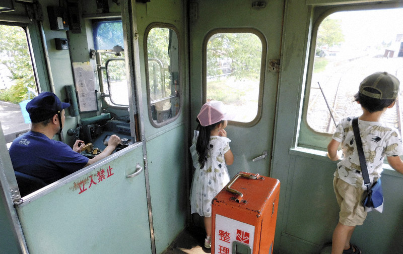 青森の廃線でディーゼル車運転会 鉄道ファン興奮 毎日新聞