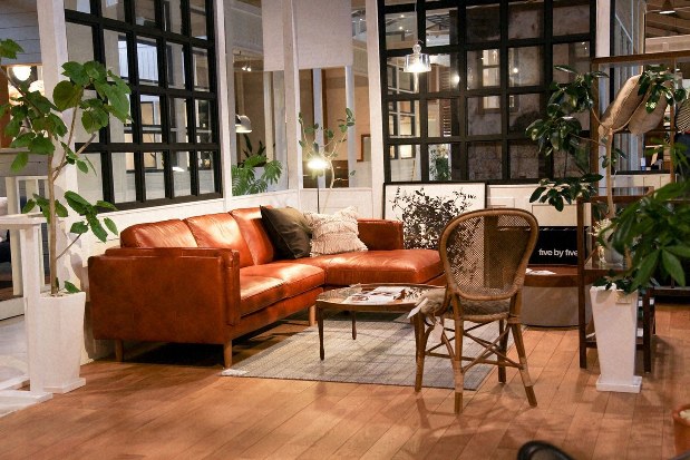 新潟の鳥屋野潟 倉庫型家具店 が年12万人集める魅力 地域活性化の挑戦者たち 櫻田弘文 毎日新聞 経済プレミア