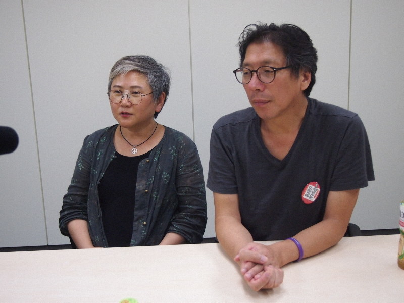 表現の不自由展・その後について語る金運成(右)、金曙炅夫妻=名古屋市で2019年8月25日午後5時44分、竹田直人撮影