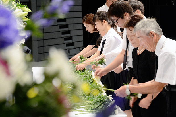 県戦没者追悼式 平和の尊さ 継承誓う ２０００人が参列 越前市 福井 毎日新聞