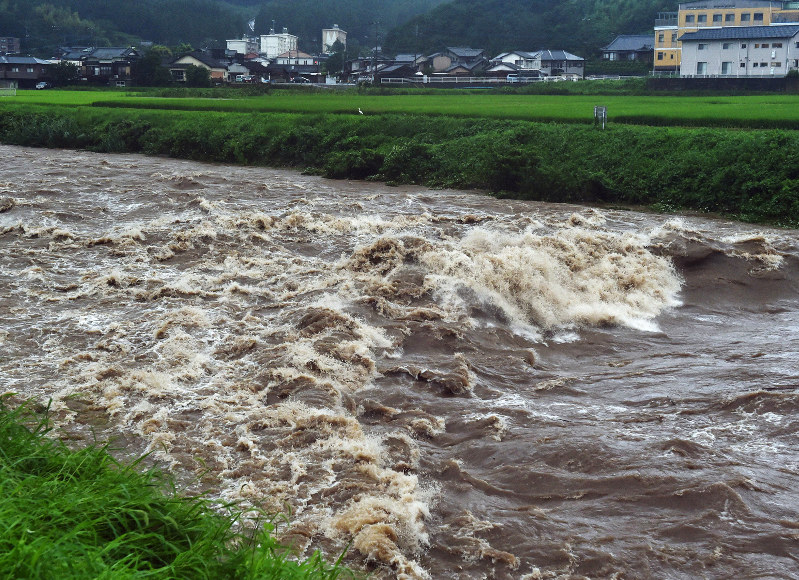 九州北部で非常に激しい雨 長崎 佐賀 福岡に土砂災害警戒情報 毎日新聞