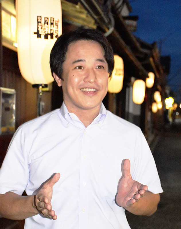 「人が出会えば、新しいものができる。地域作りに取り組みたい」と話す高松明弘さん=奈良市の奈良町で、佐藤英里奈撮影